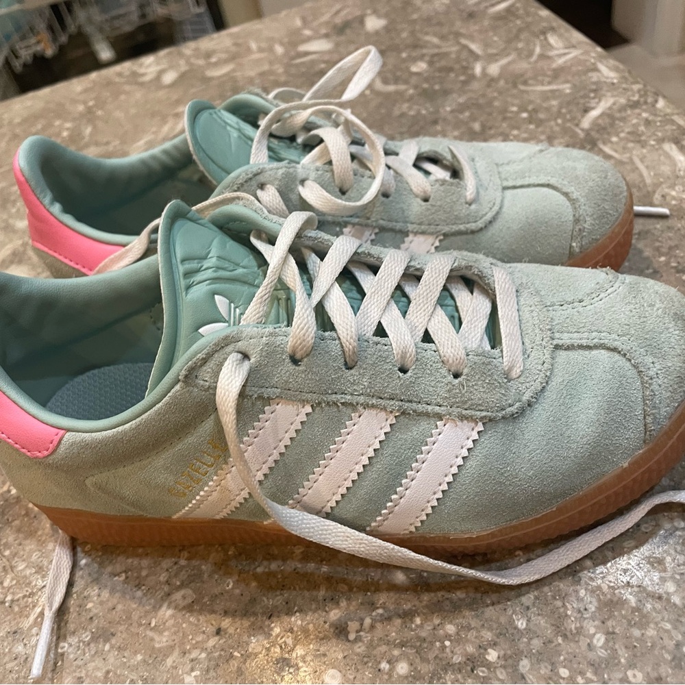 Adidas gazelle size 1 worn once